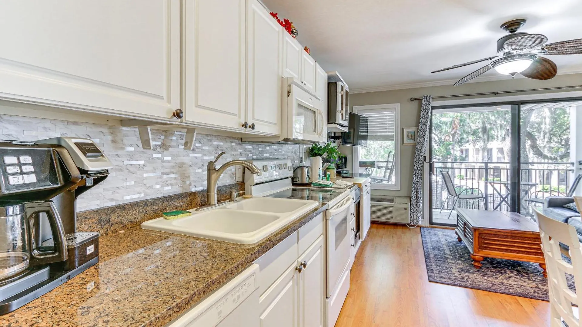 Hilton Head Gem Walk To Coligny Plaza And Beach!