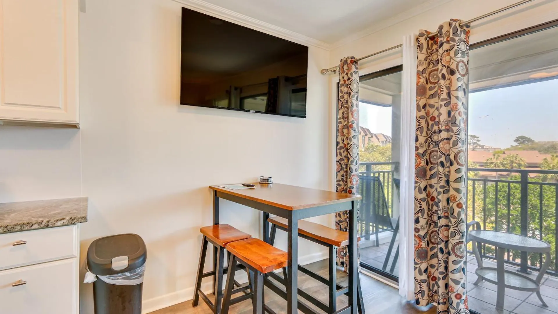 Hilton Head Covered Balcony And Private Apartment