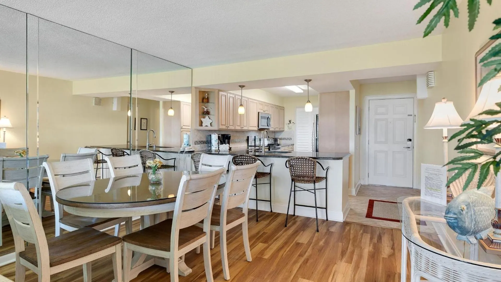 Villa Shorewood 203 *