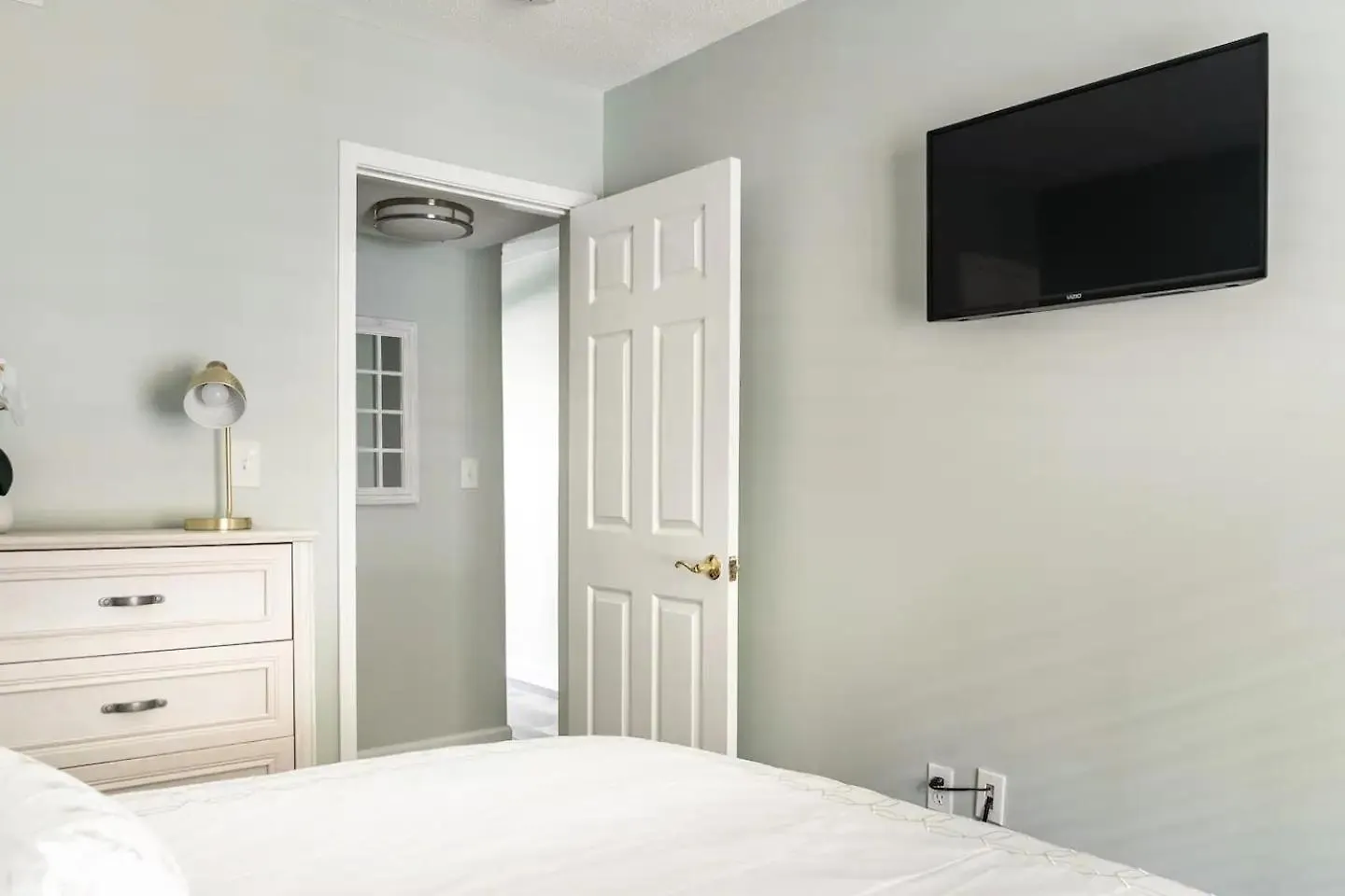Dreamy Hhi Retreat With Pool, Gym Apartment