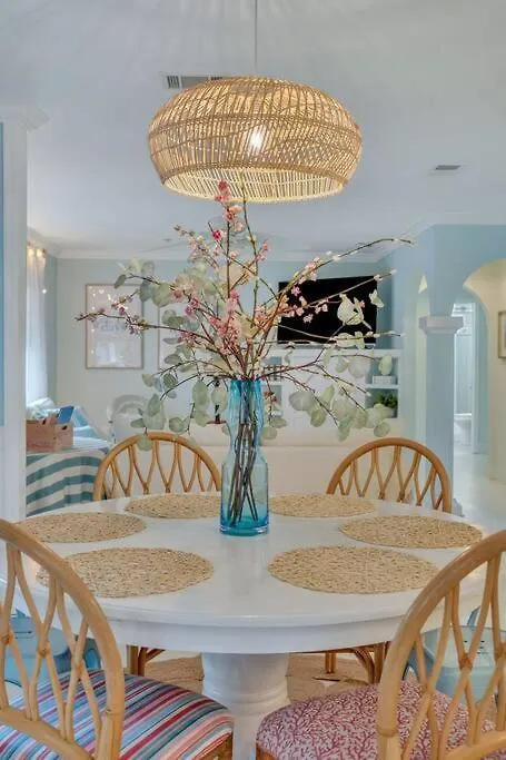 Holiday home Charming 3br 2 Bath With Hot Tub!