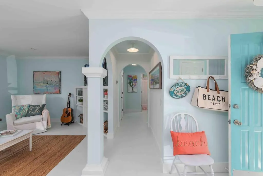 Holiday home Charming 3br 2 Bath With Hot Tub!