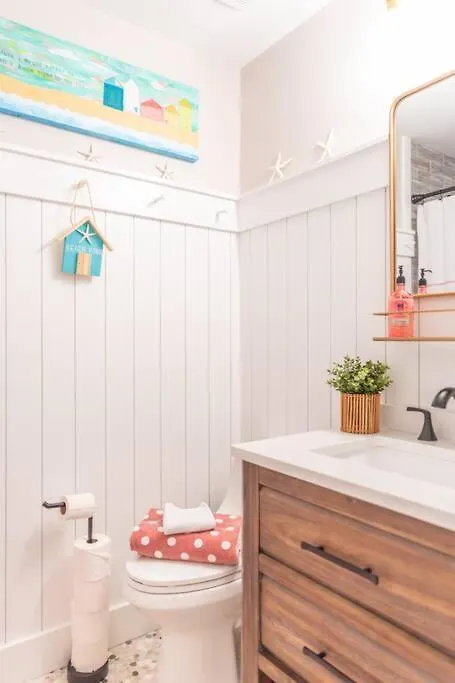 Charming 3br 2 Bath With Hot Tub! *
