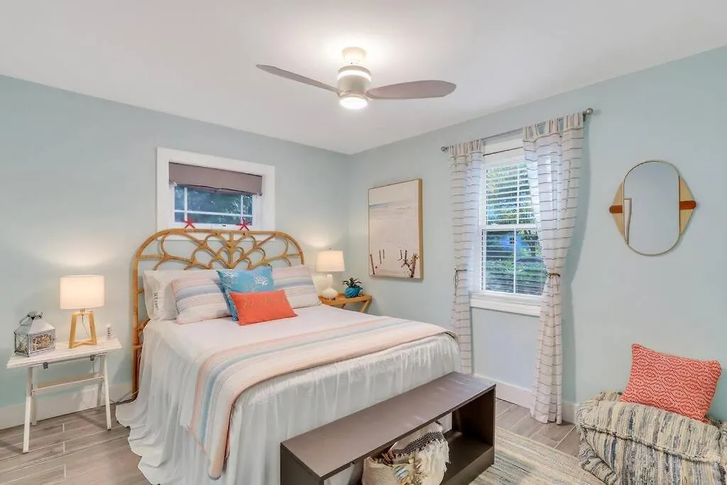 Charming 3br 2 Bath With Hot Tub! *
