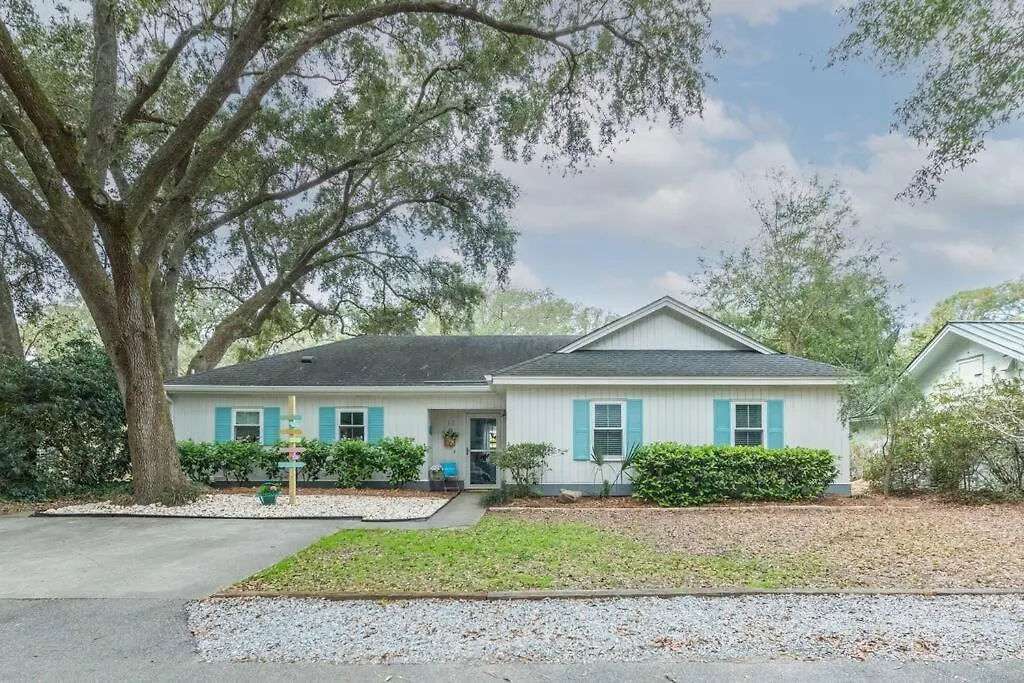 Holiday home Charming 3br 2 Bath With Hot Tub!