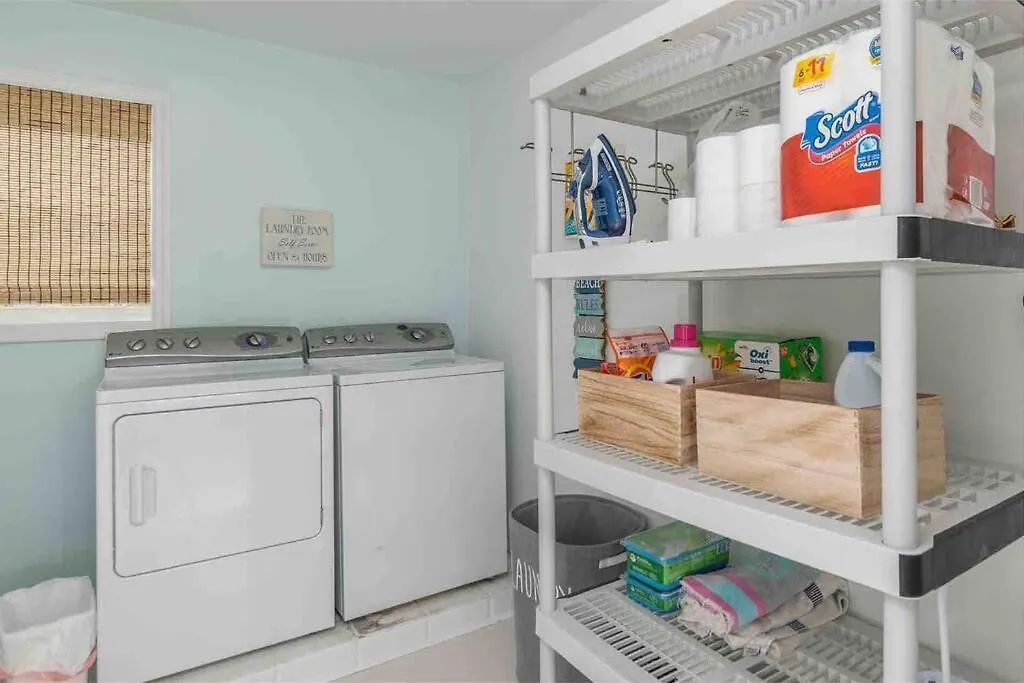 Charming 3br 2 Bath With Hot Tub! *