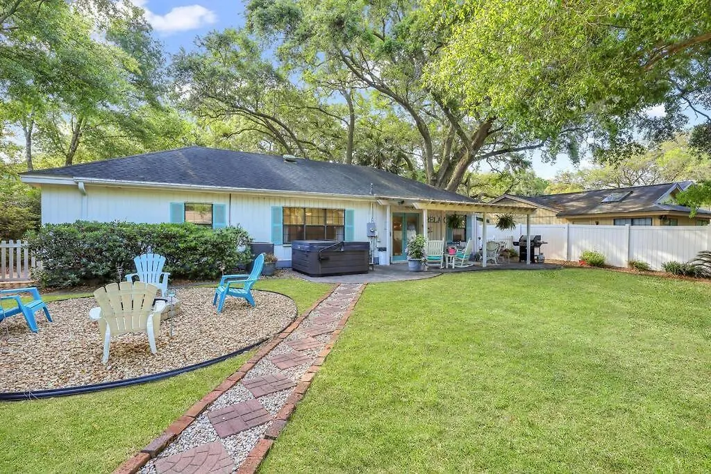 Charming 3br 2 Bath With Hot Tub! Holiday home *