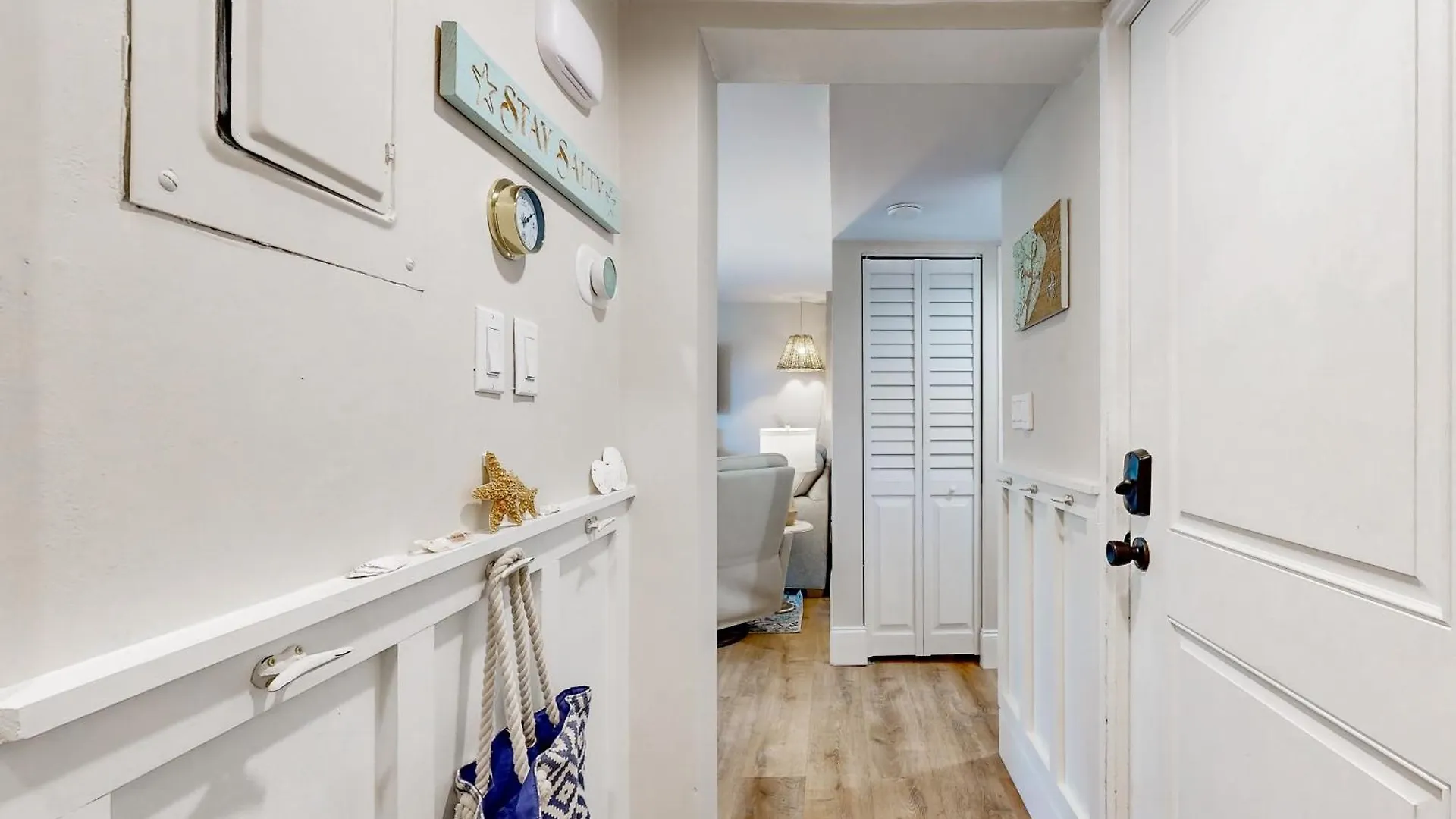 Apartment Seascape 3046