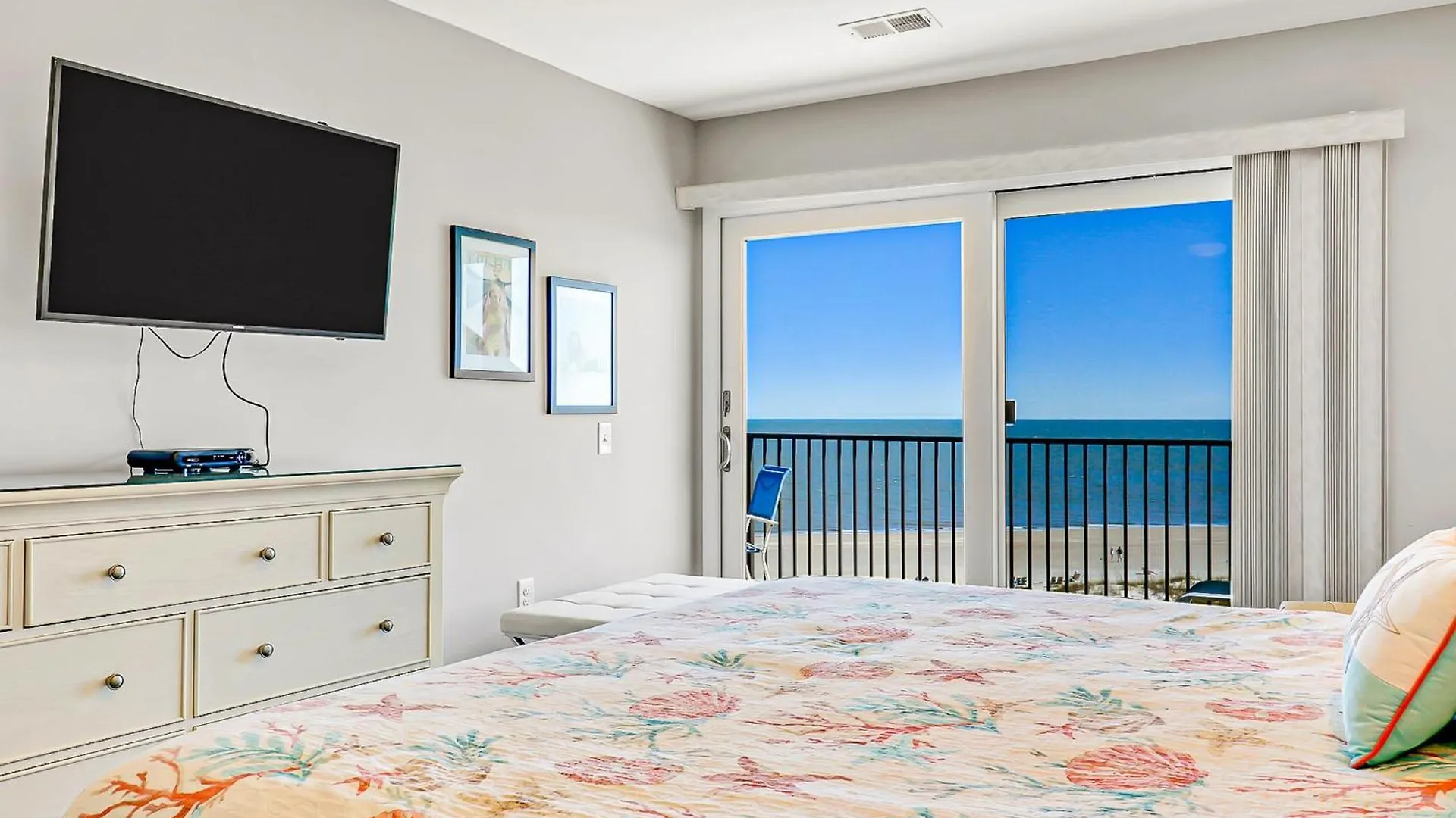 Apartment Sea Cloisters 507