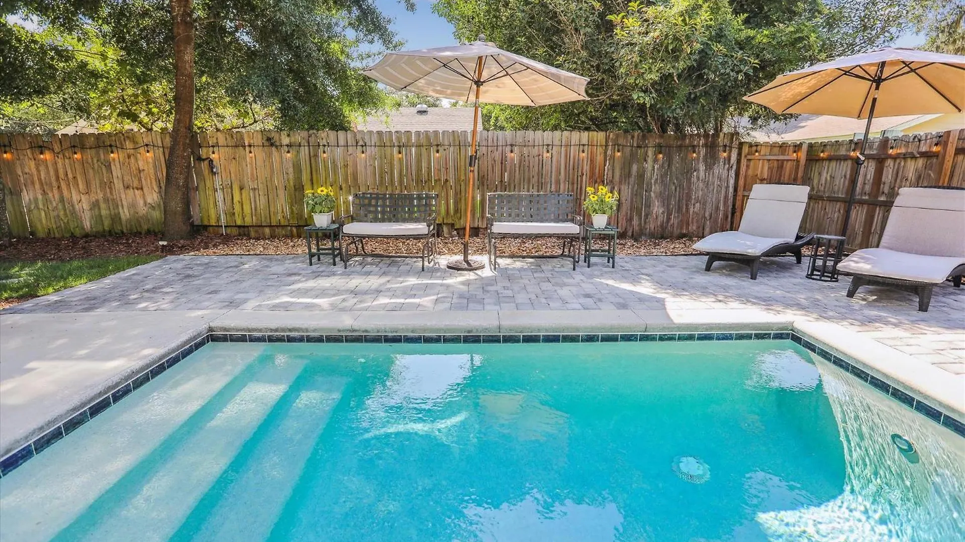 1 Azalea Street Holiday home *