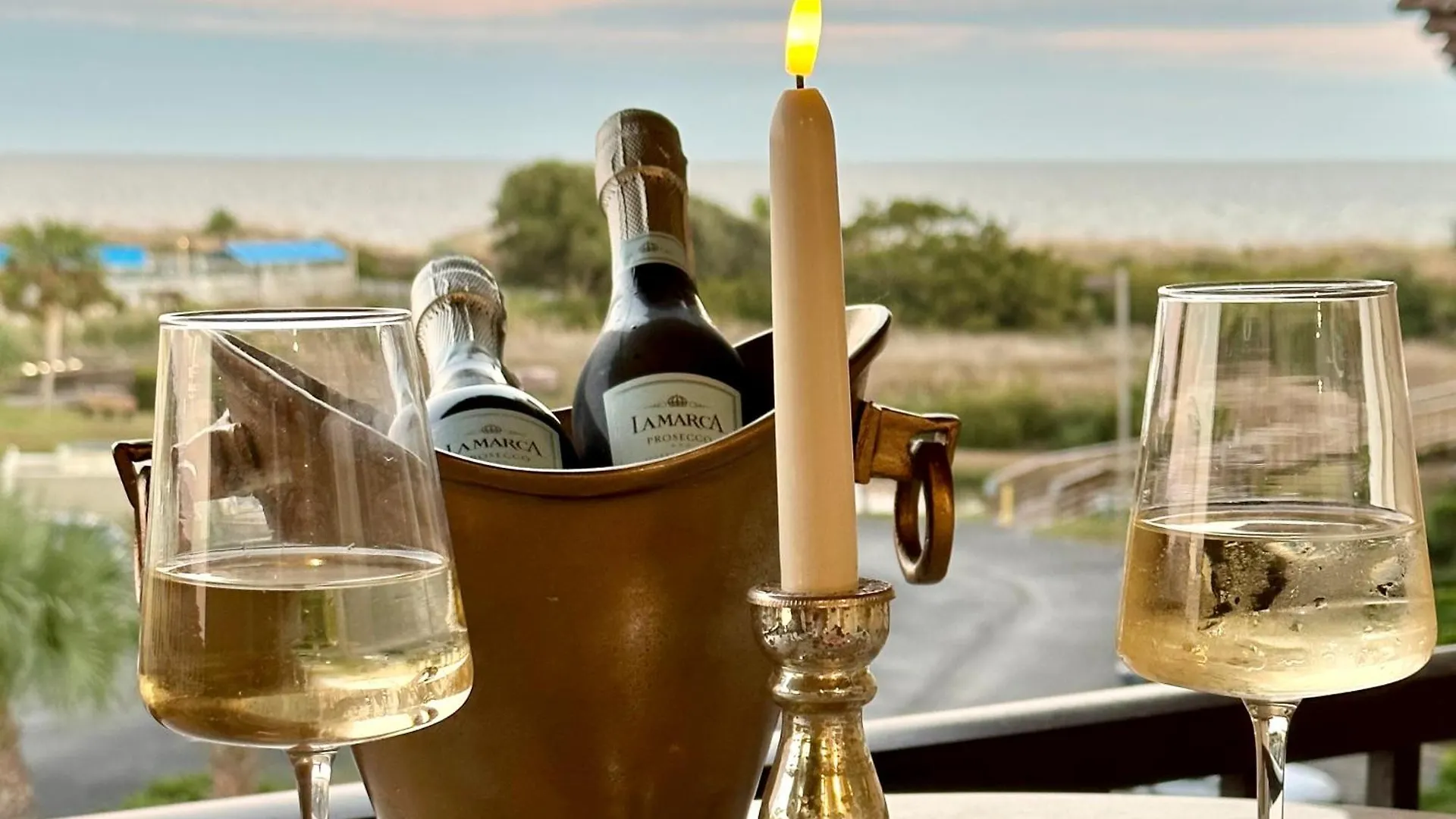 Apartment Ocean View- King Suite - Romantic Couples Oasis - Private Access To Beach! *