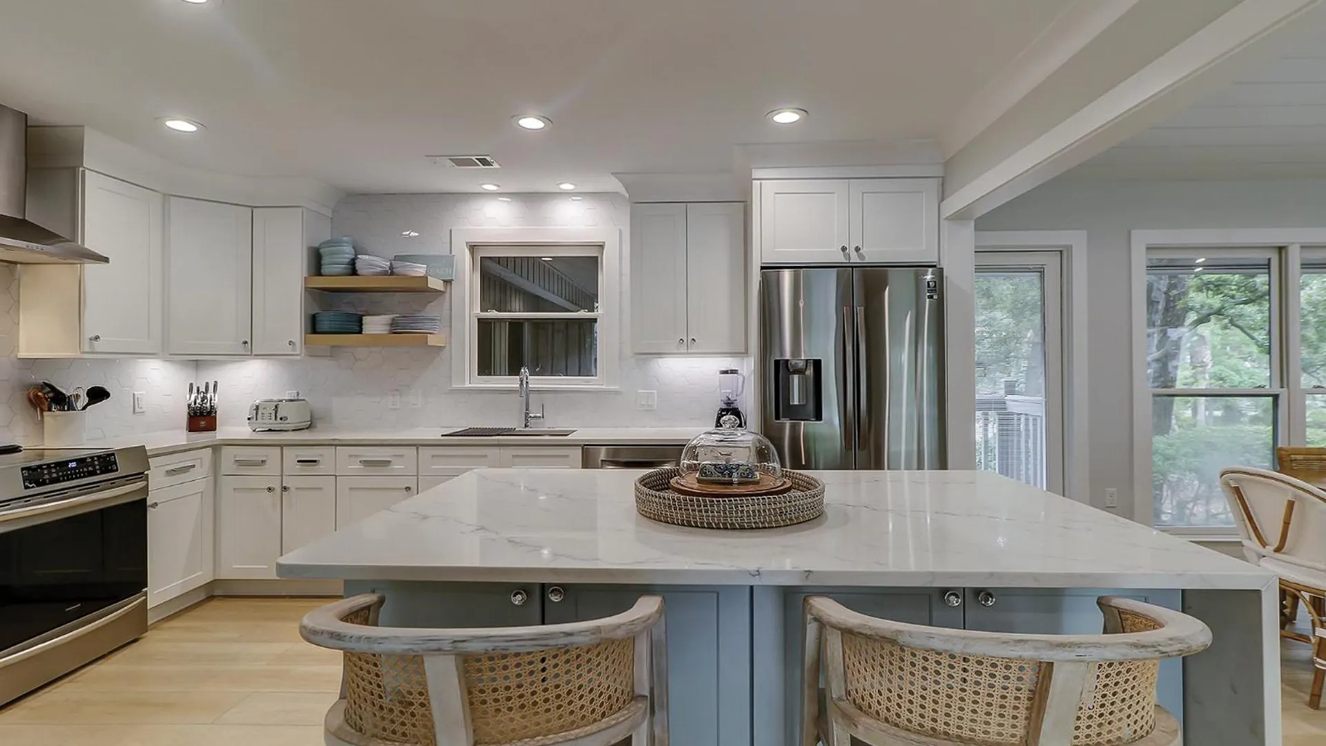 14 Cedar Waxwing - Host2coast Holiday home