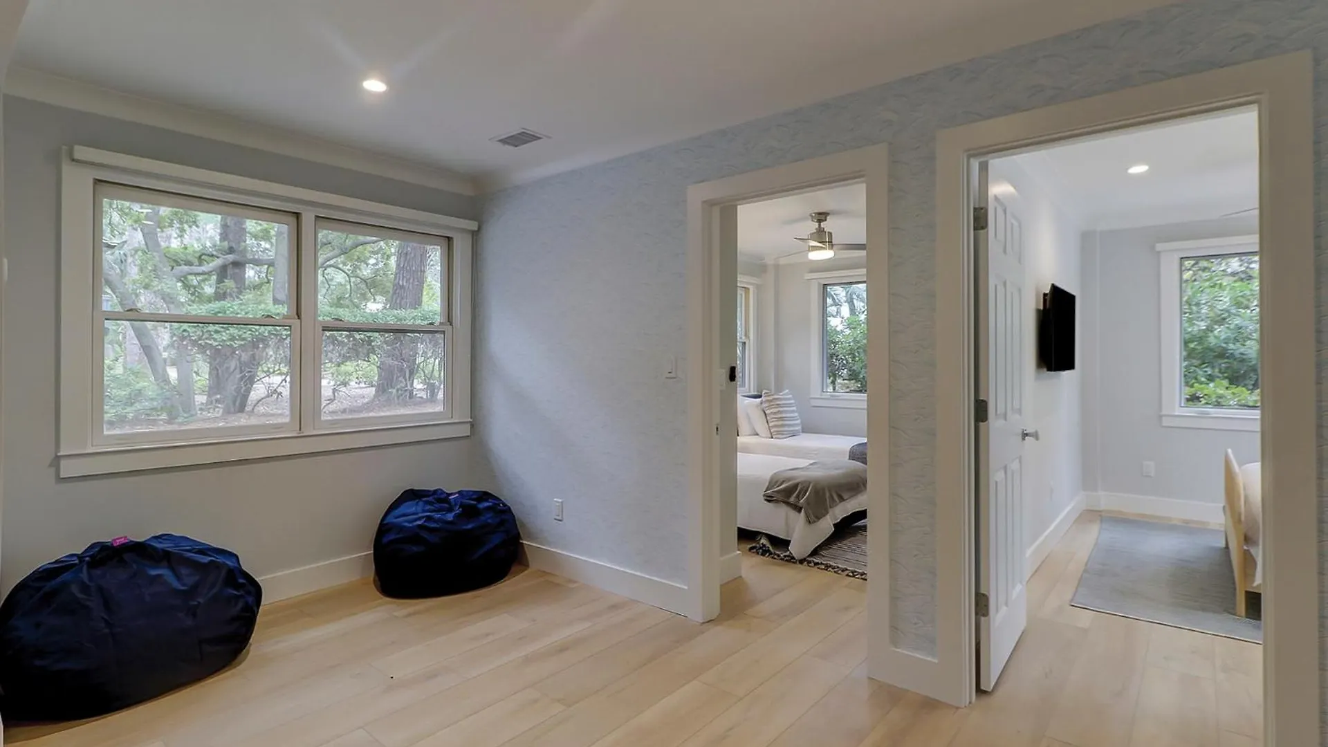14 Cedar Waxwing - Host2coast Holiday home
