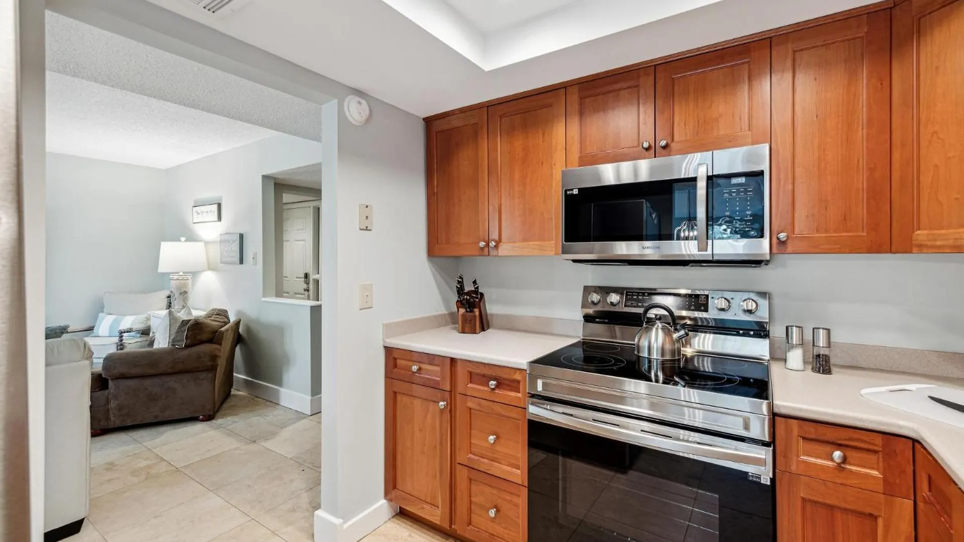 1732 Bluff