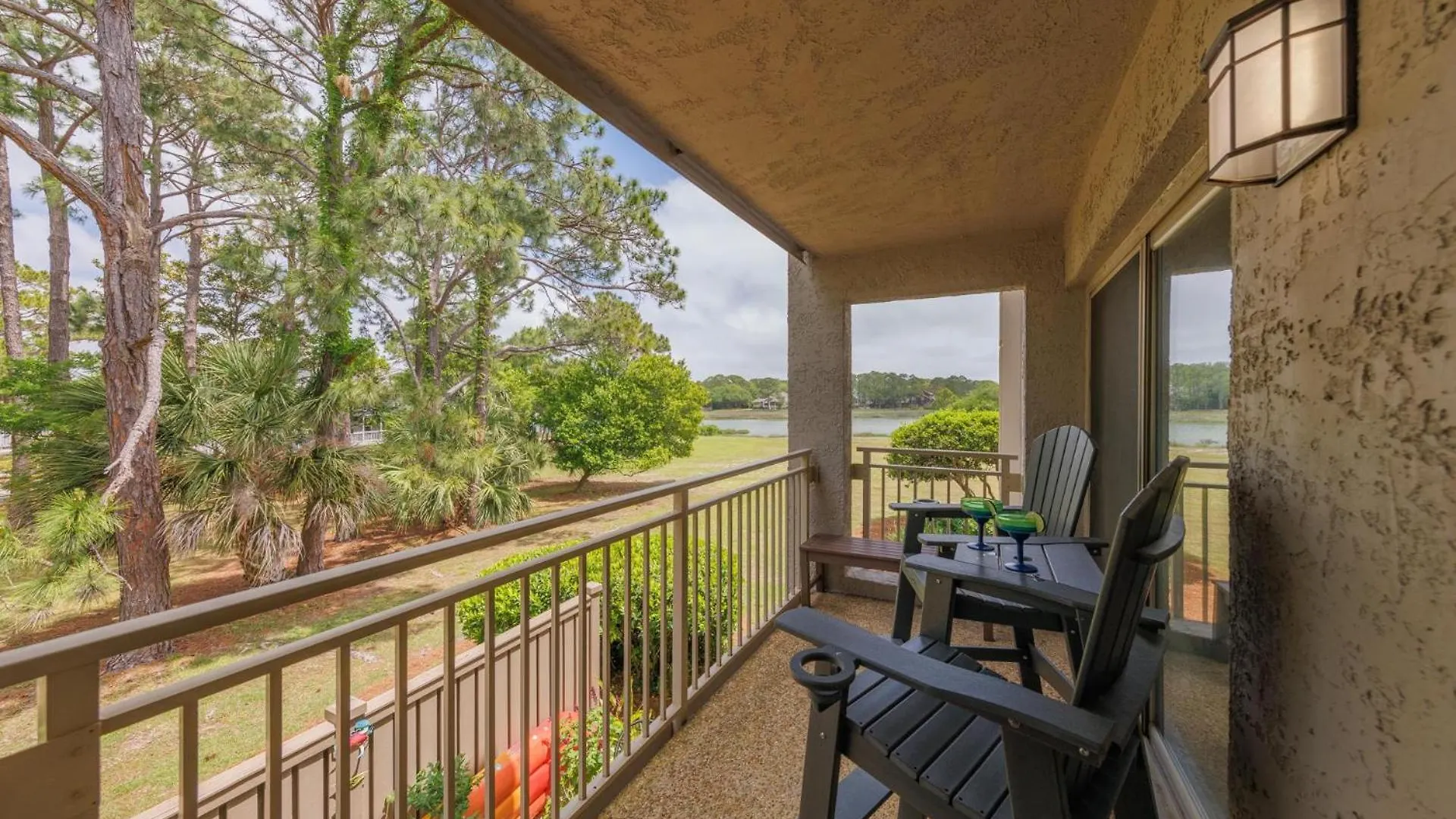 1732 Bluff