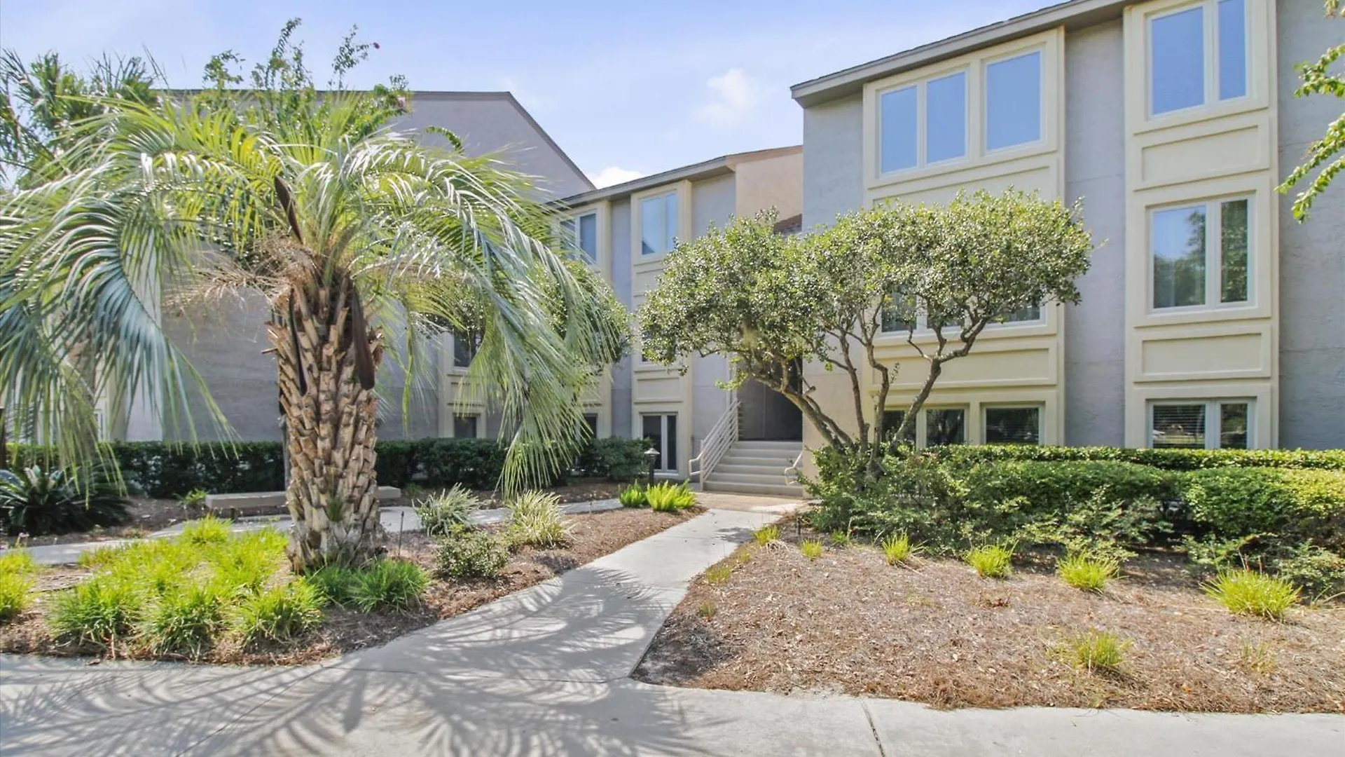 1740 Bluff Villa