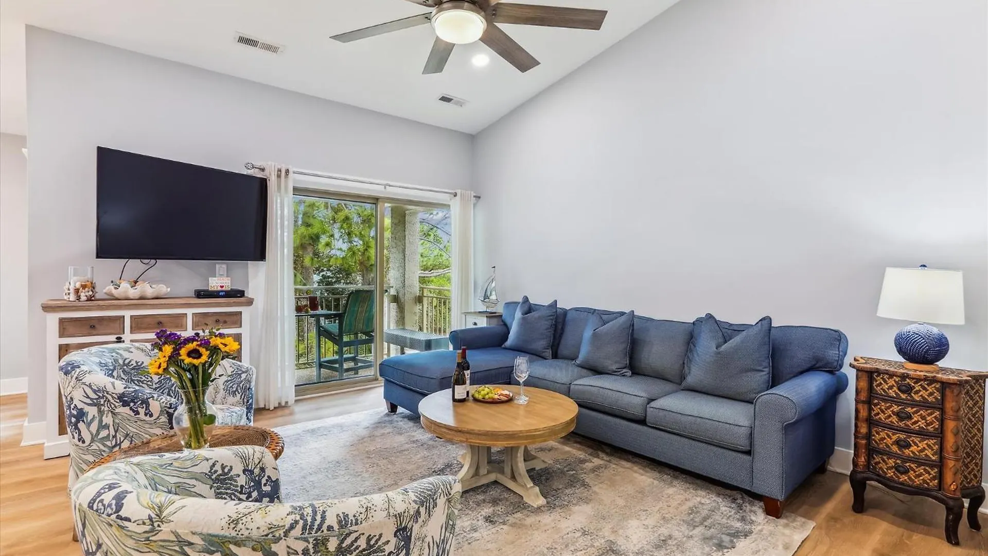 1740 Bluff Villa