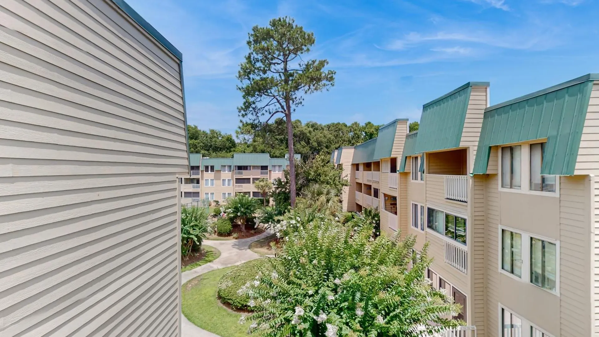 Apartment On Port Royal Sound 1102