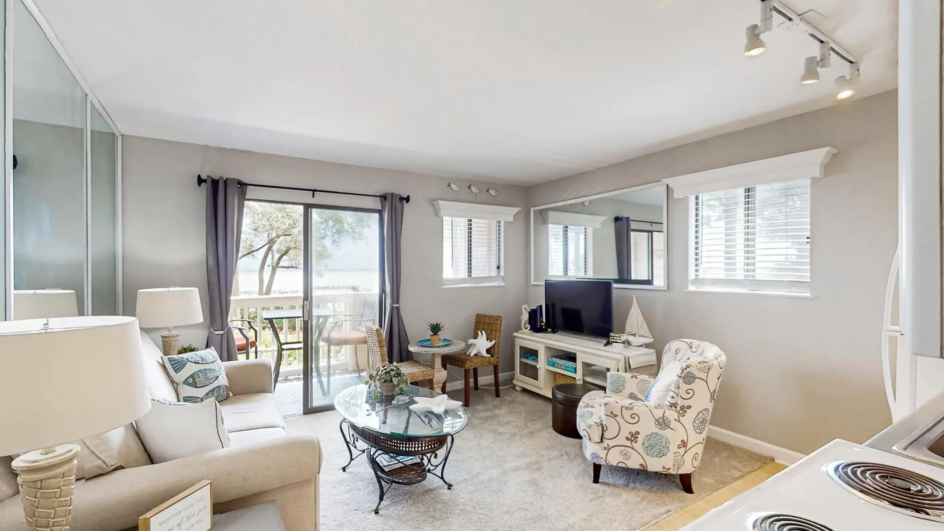 Apartment On Port Royal Sound 1102
