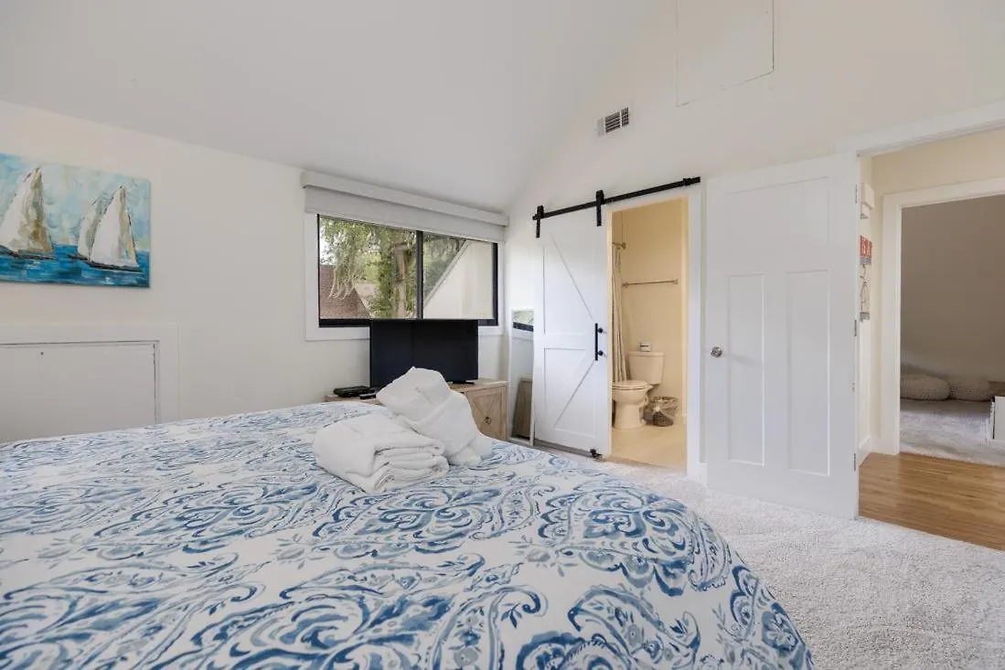 618 Queen's Grant Villa