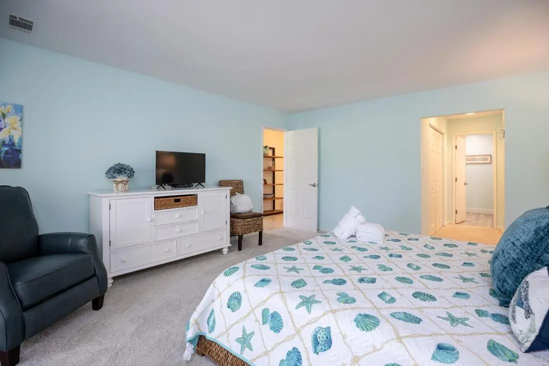 734 Queen's Grant Villa *