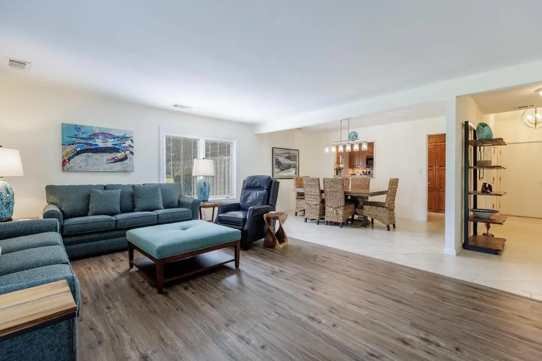 734 Queen's Grant Villa