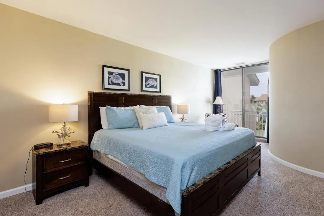Villa 221 Shorewood