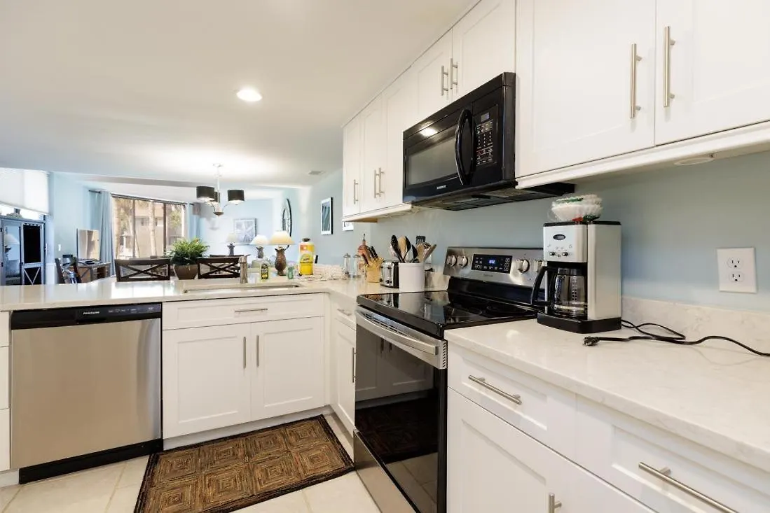 221 Shorewood Villa *