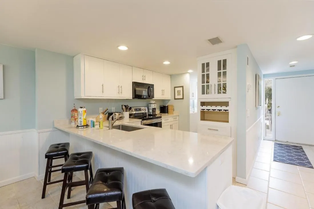 Villa 221 Shorewood
