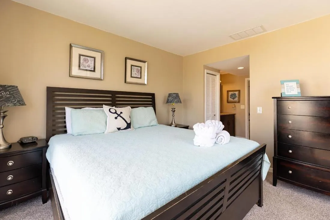 221 Shorewood Villa *