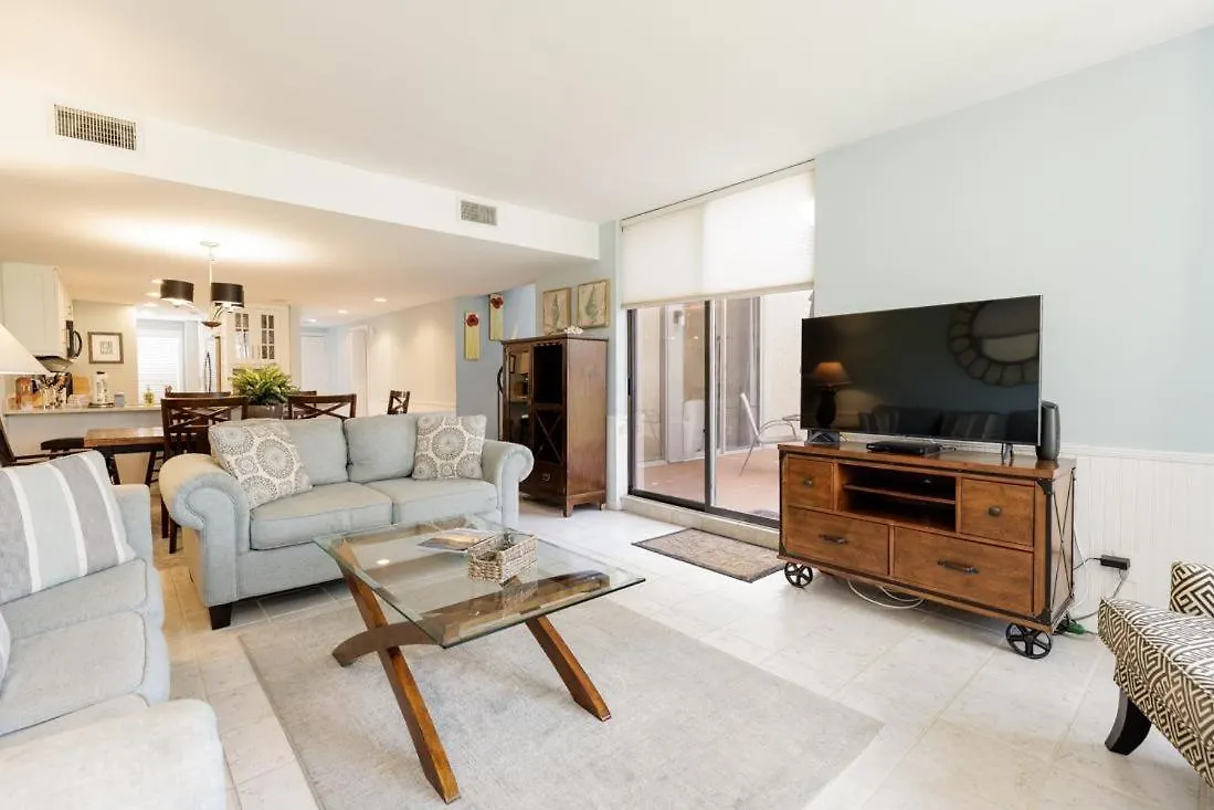 221 Shorewood Villa *