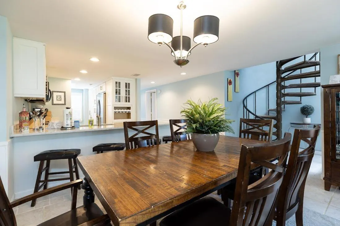 221 Shorewood Villa *