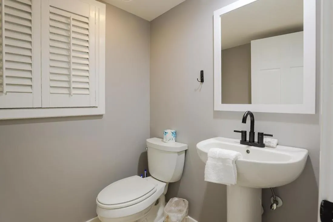7 Genoa Court *