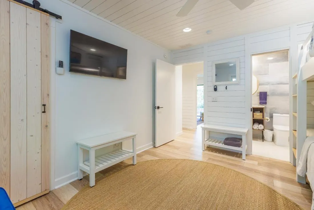6 Pine Court *