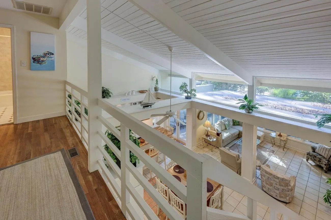 8 Lighthouse Road