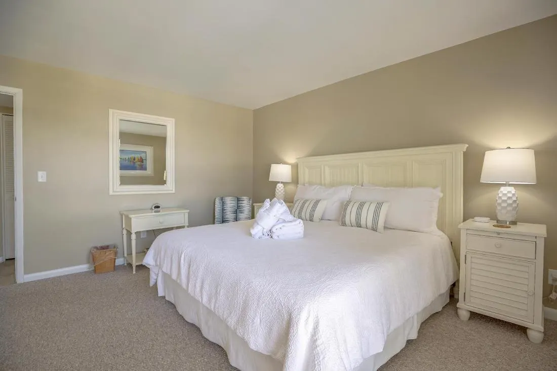 Villa 1028 Caravel Court