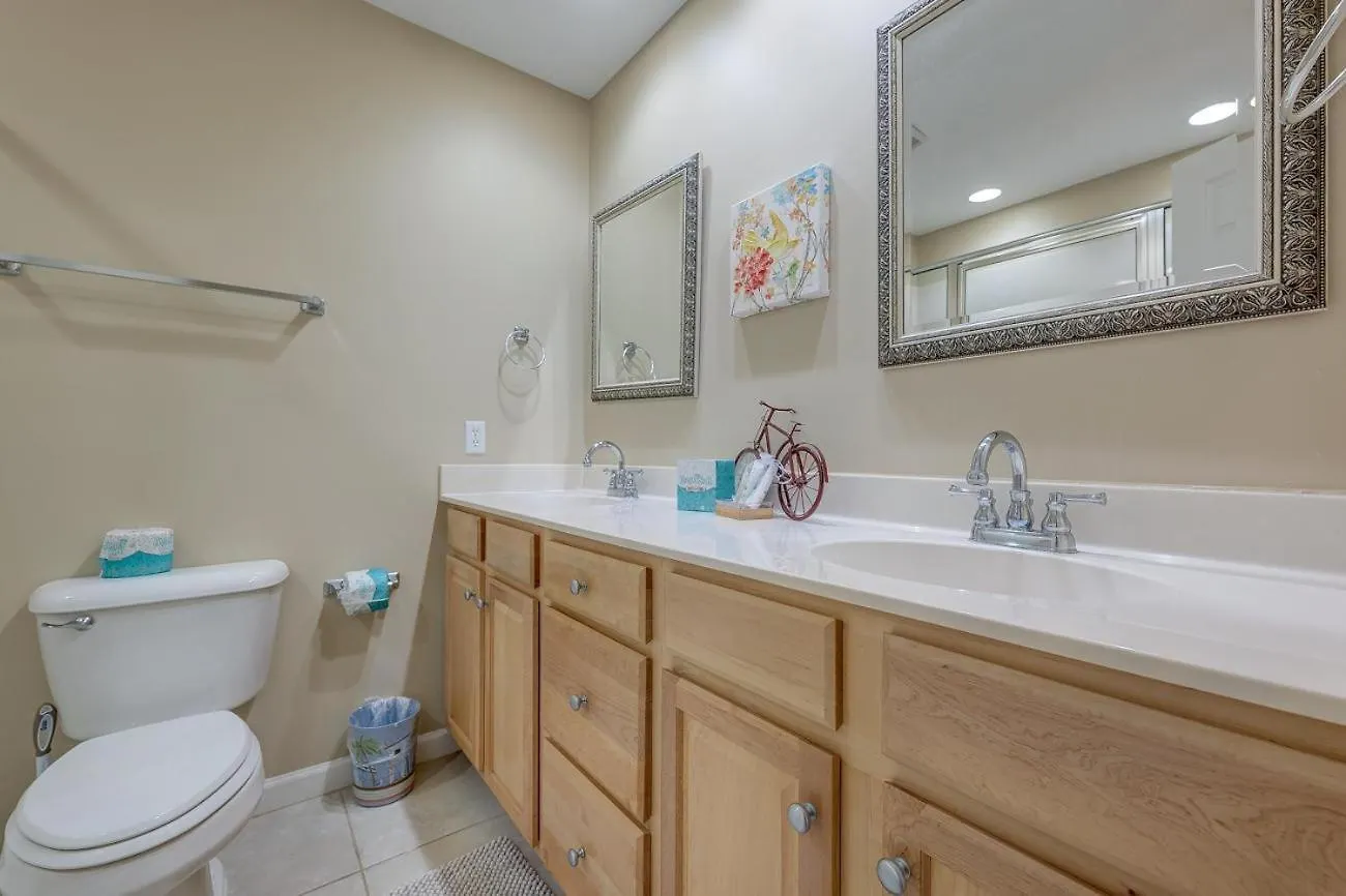 5 Hollyberry Lane *