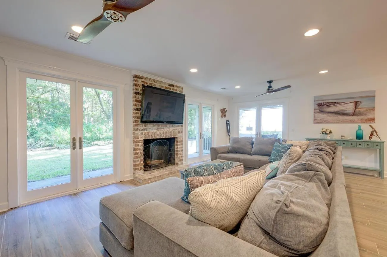 5 Hollyberry Lane *