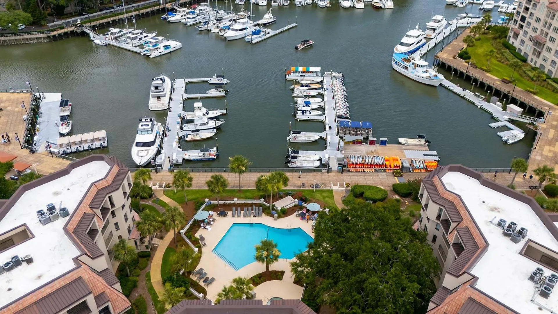 Yacht Club 7548