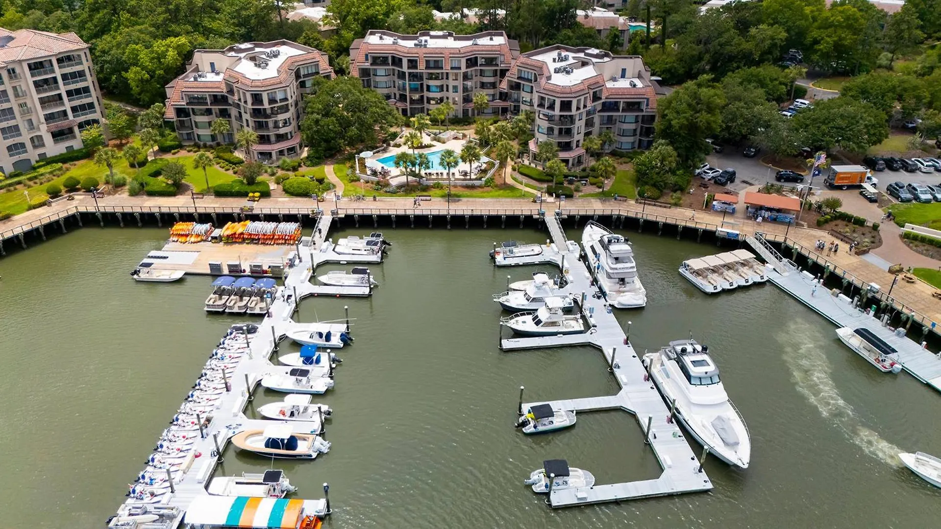 Yacht Club 7548 Villa