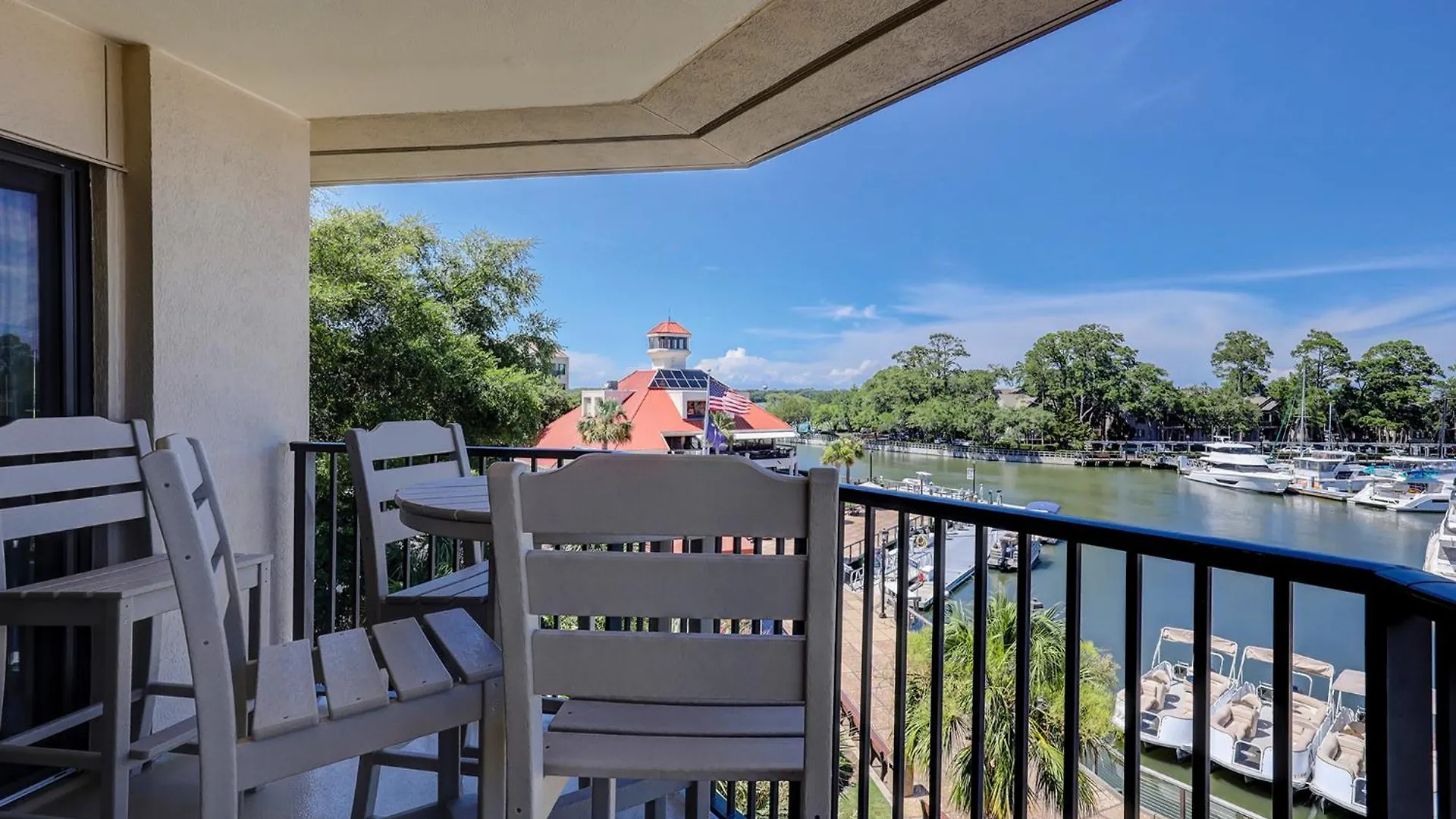 Yacht Club 7548 Villa