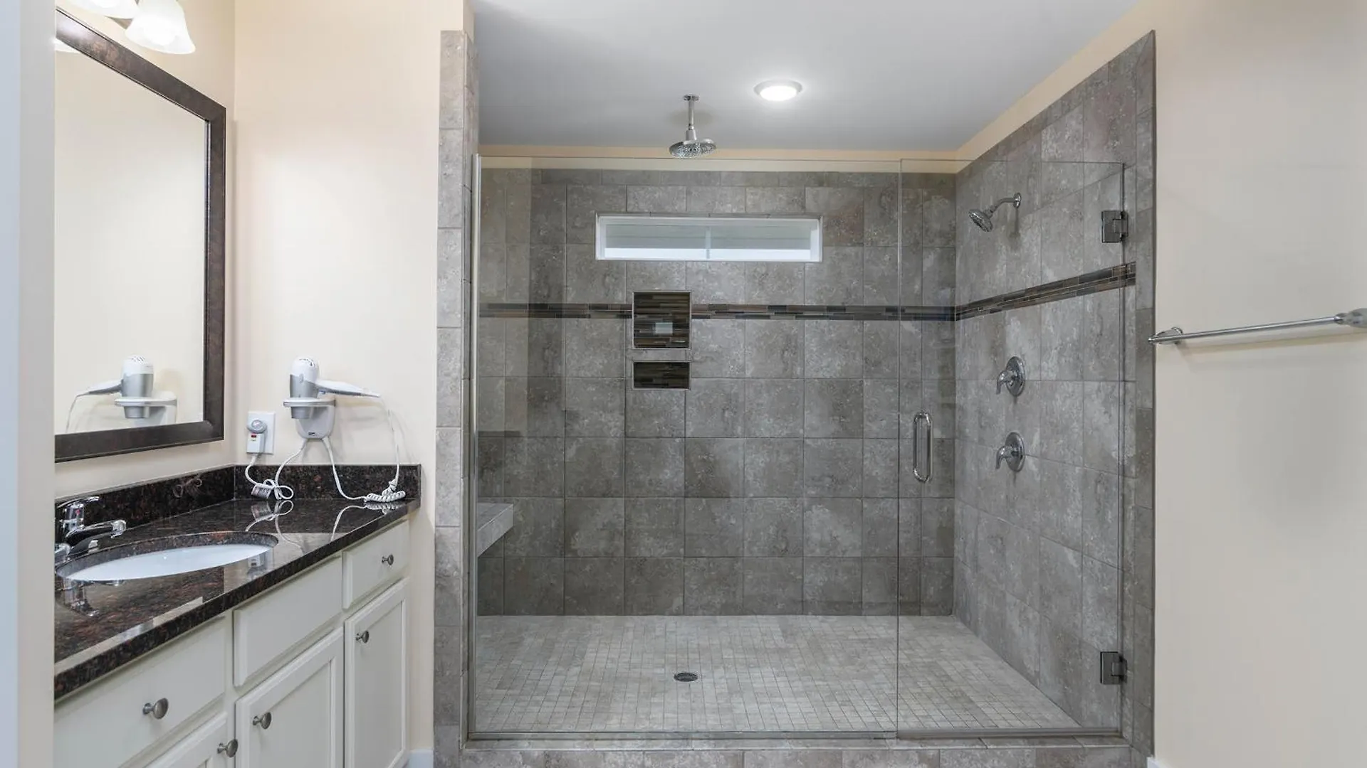 15% Off 7 Night Aug- Oct Private Pool Game Ev Charging Elevator Walk To