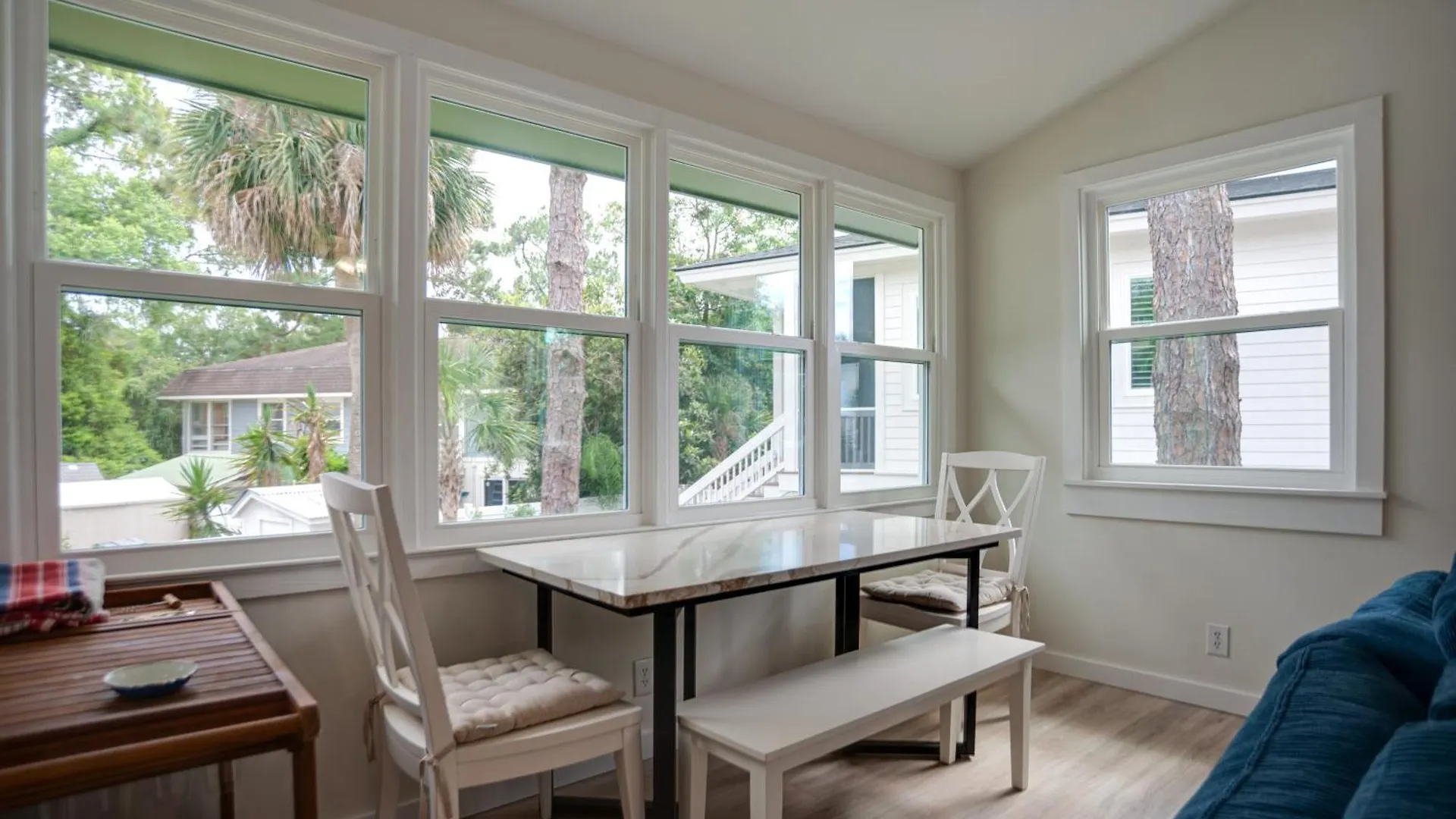 Newly Renovated Duplex, Upper Unit, 4th Row From The *