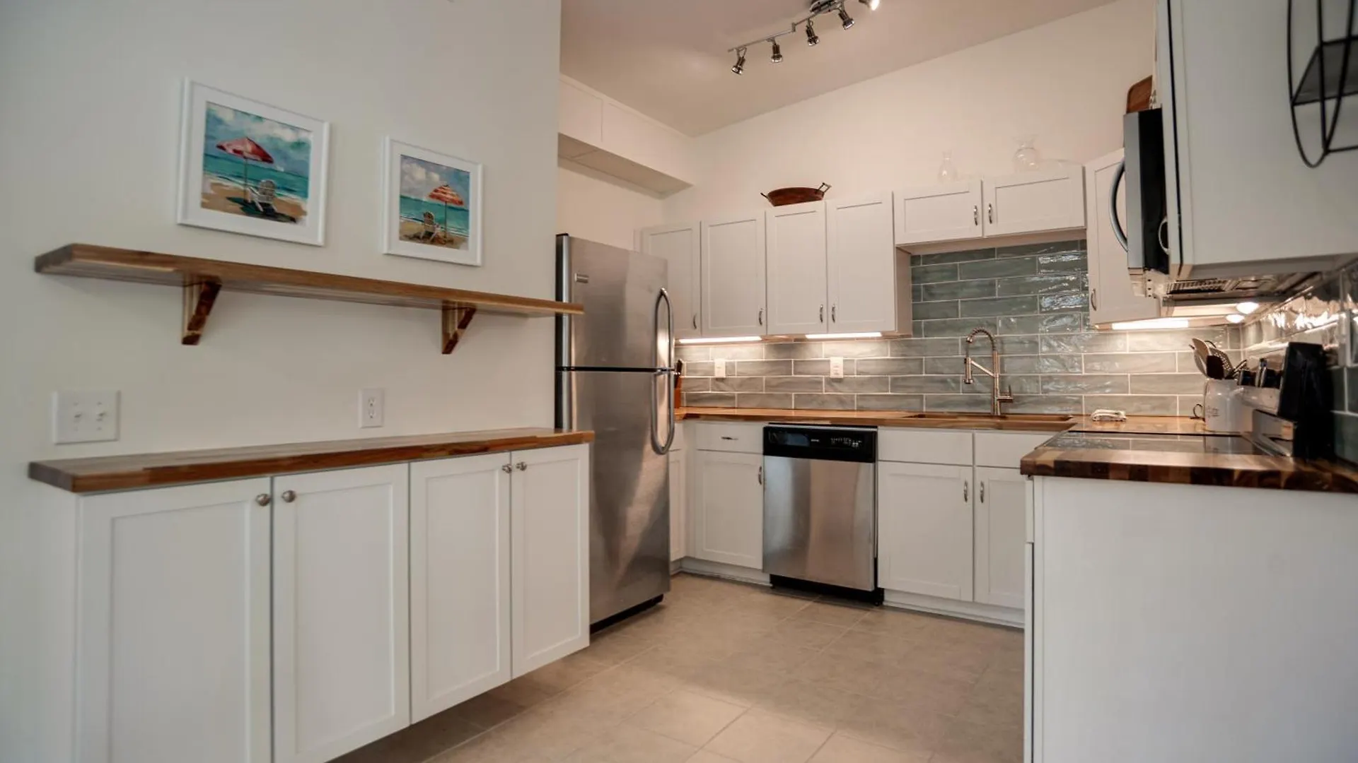 Newly Renovated Duplex, Upper Unit, 4th Row From The * Hilton Head Island