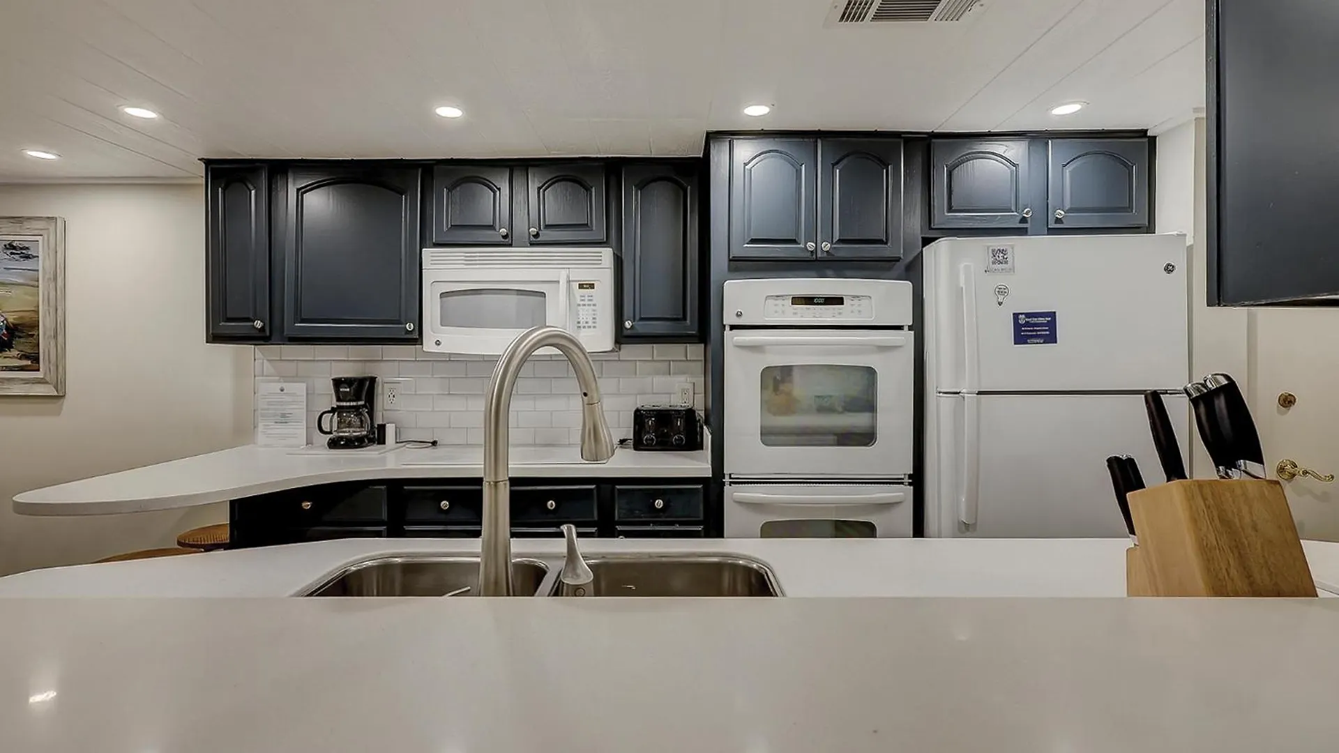 Holiday home Updated Luxury 3 Bedroom 3 Ba Townhome In Sea Pines Near Harbourtown Sleeps 8 Community Pool Pet Friendly *