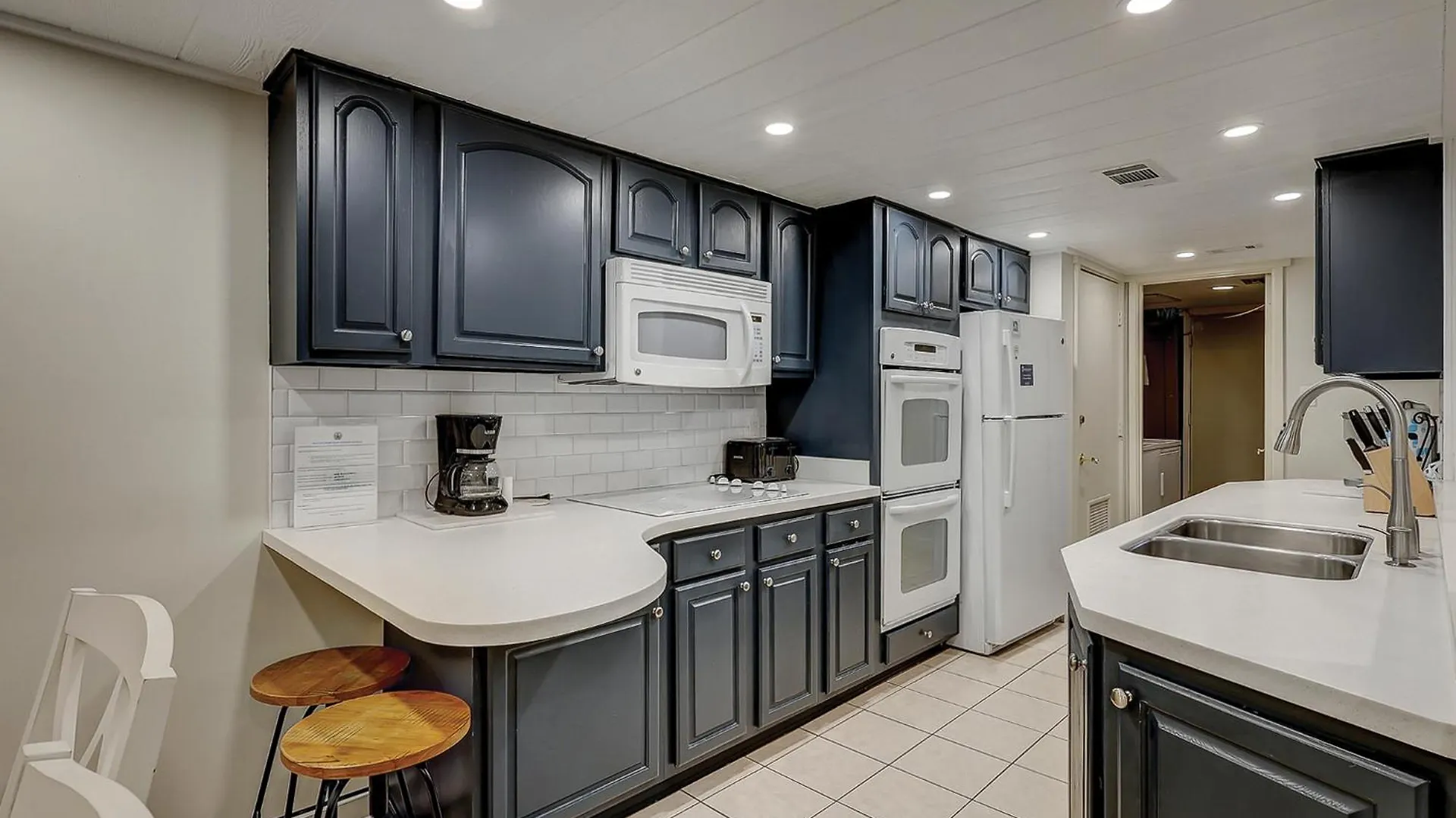Updated Luxury 3 Bedroom 3 Ba Townhome In Sea Pines Near Harbourtown Sleeps 8 Community Pool Pet Friendly *