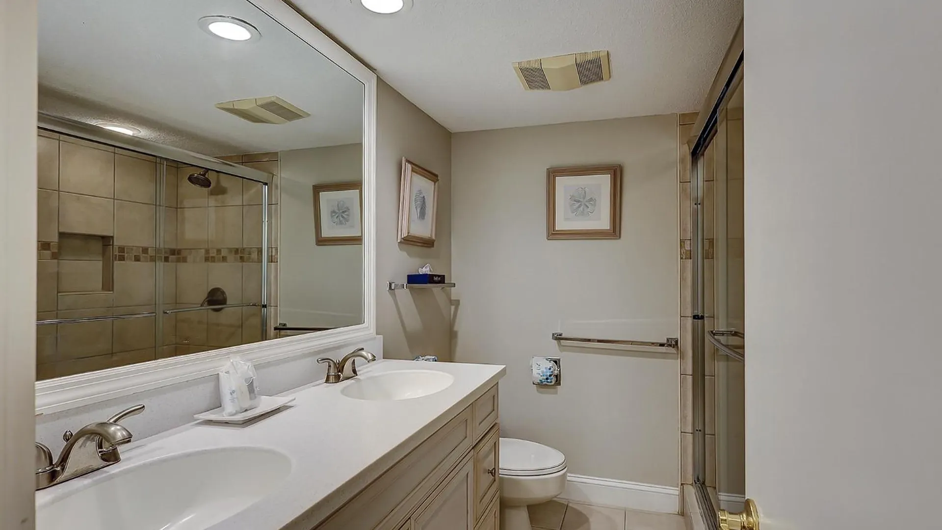 Updated Luxury 3 Bedroom 3 Ba Townhome In Sea Pines Near Harbourtown Sleeps 8 Community Pool Pet Friendly Holiday home Hilton Head Island