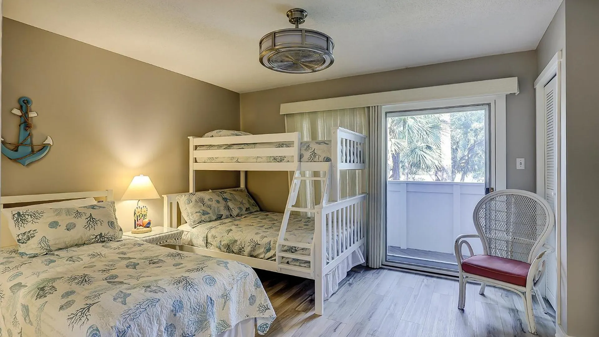 Updated Luxury 3 Bedroom 3 Ba Townhome In Sea Pines Near Harbourtown Sleeps 8 Community Pool Pet Friendly Holiday home *