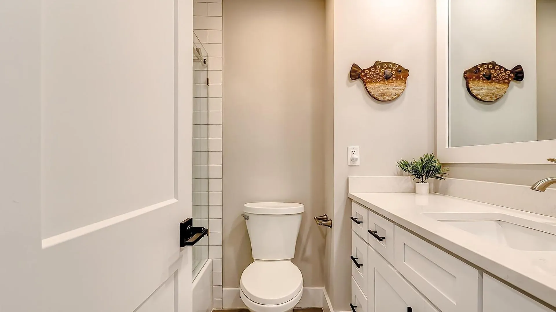Shorewood 511 Apartment