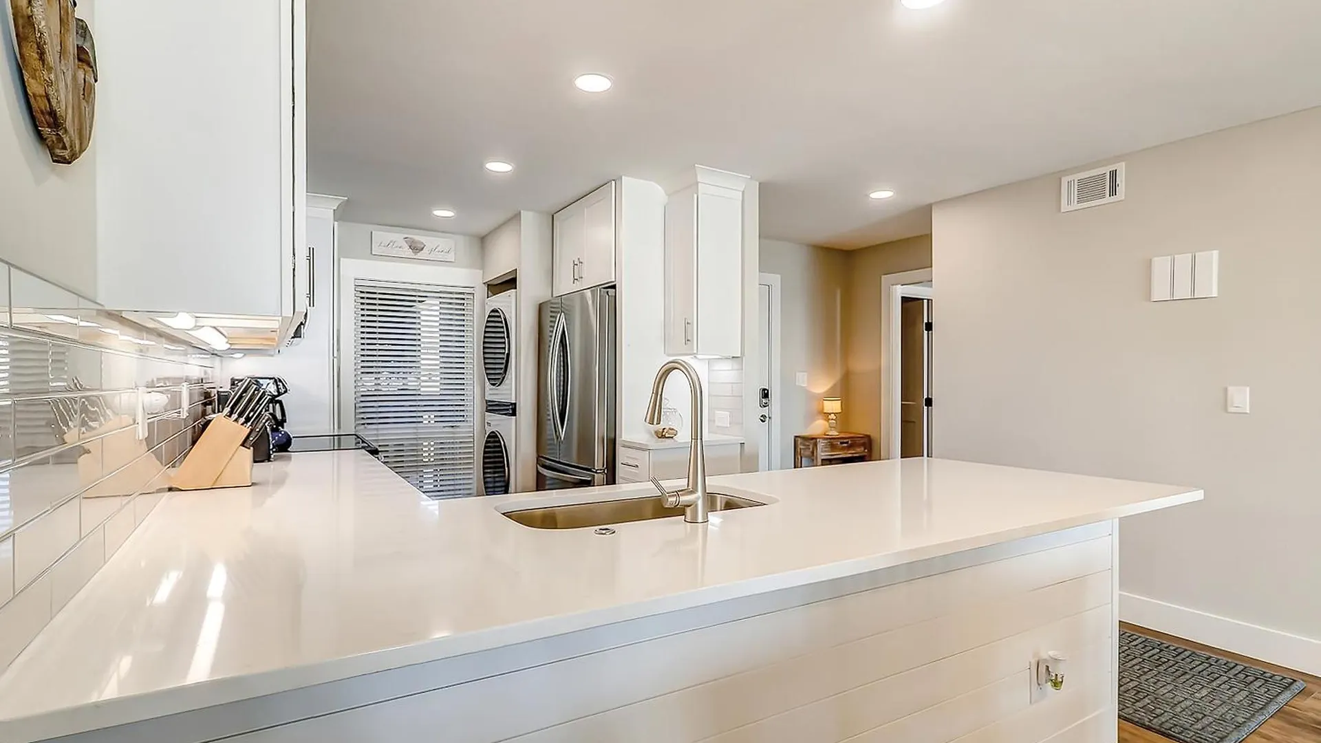 Shorewood 511 Apartment *
